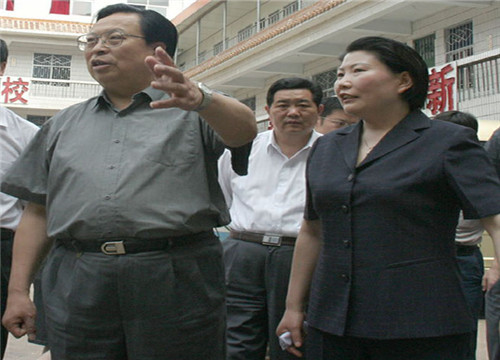 2005年4月12日,时任河南省委书记徐光春到我校考察_副本.jpg