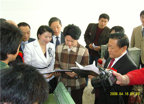 2008年4月18日,时任河南省委常委、副省长孔玉芳到我院调研_副本.jpg